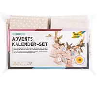 Folia 64121 Calendrier de l'Avent Basic avec motif imprimé, env. 10 x 13 cm, 24 sachets en tissu naturel, en coton et polyester, avec pendentif et fil, couleur naturelle