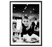 Générique Tableau Audrey Hepburn 50 x 70 cm avec cadre en bois noir inclus - Affiche décoration cinéma noir et blanc