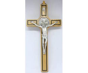 GTBITALY 10.299.95 croix de saint béni en bois d'olivier avec ligne noire 20 cm médaille inri rectangulaire noire boîte et prière 3 langues italien anglais espagnol