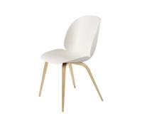 GUBI Chaise Beetle alabaster white. structure en chêne laqué mat