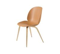 GUBI Chaise Beetle amber brown. structure en chêne laqué mat