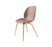GUBI Chaise Beetle Rose bonbon. support en chêne laqué mat