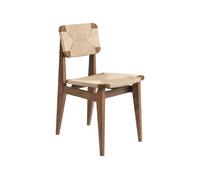 GUBI Chaise C-Chair american walnut. assise et dossier en osier naturel