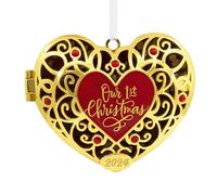 Hallmark Médaillon en Forme de cœur avec Inscription « Our First Christmas » en métal de qualité supérieure