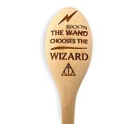 Harry le Magicien Cadeau de pâtisserie - Baguette cuillère en bois - Inscription gravée - Cadeau de cuisine pour homme et femme - Article non officiel pour fan (la cuillère choisit le magicien)