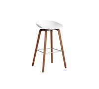 HAY About a Stool AAS 32 - patin en feutrine - Hauteur d'assise 75 cm - repose-pied acier inoxydable - noyer verni (à base d'eau) - white 2.0