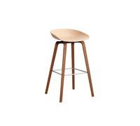 HAY About a Stool AAS 32 - patins plastique - Hauteur d'assise 75 cm - repose-pied acier inoxydable - noyer verni (à base d'eau) - pale peach 2.0