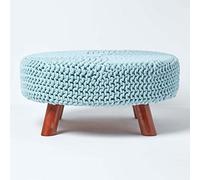 HOMESCAPES Pouf tressé en Tricot et Pieds en Bois, Coloris Bleu Pastel, 62x62x30 cm