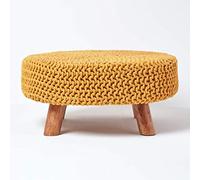HOMESCAPES Pouf tressé en Tricot et Pieds en Bois, Coloris Jaune Moutarde, 62x62x30 cm
