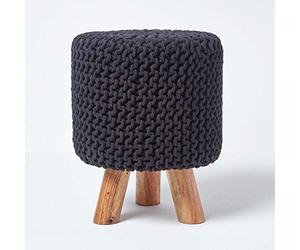 HOMESCAPES Pouf tressé en Tricot et Pieds en Bois, Coloris Noir, 32x32x42 cm