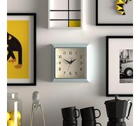 Horloge murale carrée au design rétro couleur moutarde - Moderne et idéale comme horloge de cuisine, de salon ou de bureau - Chiffres faciles à lire - 25 cm - Gris clair