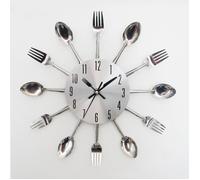 Horloge murale moderne en forme de ruban avec coutellerie ustensile de cuisine