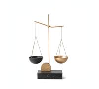 Hzoibyze Sculpture Décorative Balance Scale Ornement Statue Figurine Finition Métal/résine Socle Stable Soutenant Adaptée au Bureau 'Entrée Comptoir d'accueil, Balance De Style C