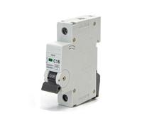 Interrupteur automatique compact 1 pôle, 16 A, courbe C, gris. Parfait pour protéger les circuits électriques dans des zones limitées, assurant sécurité et efficacité de fonctionnement.