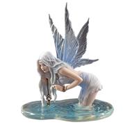 Joh.Vogler GmbH Figurine de fée, Elfe « Fishing for Riddles », la fée Cherche des réponses dans l'eau pour résoudre l’énigme Selina Fenech, 13 cm
