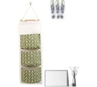 Joli sac de rangement suspendu en lin derrière une porte murale pliable pour ranger de petits objets dans l'entrée