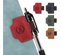 JSRQT Marque-page Magnétique en Cuir avec Porte-stylo, Accessoire Lecture Style Rétro Lettre Initiale,Clip à Page, Cadeau Idéal pour les Amoureux des Livres (Rouge,S)