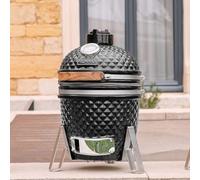Kamado Little Kokko 13" - Nouvelle édition Compact et facilement déplaçable (31 x 45cm) Inclus : trepied en inox très stable et design Diamètre de la grille : 26 cm Noir intense