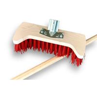 Kibros Balai cantonnier Baldozer 2 Pointes PVC Rouge 32 cm Manche Bois | Poils PVC rouge, douille métal boulonnée Ø 28 mm, 2 pointes latérales, manche bois 1,40 m, balayage extérieur.