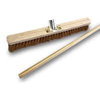Kibros Balai cantonnier Coco Naturel 60 cm extérieur avec Manche Bois | Garnissage coco naturel, 60 cm, manche bois inclus, semelle bois, douille vissante, piste extérieur.