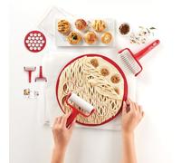 Lékué Kit de pâtisserie Petits fours 19 pièces avec découpoirs et roulettes Rouge