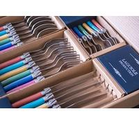 Laguiole Production - Ménagère 24 pièces - Set de Couverts de Table Acier INOX et ABS pour 6 Personnes - Solidité Extrême - Compatible Lave-Vaisselle - Manche Ergonomique - Couleurs Assorties