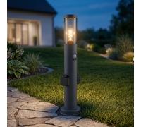 Lampe de socle LED avec prise de courant et détecteur de mouvement Colonne de prise de courant jardin avec lumière, acier inoxydable anthracite, plastique fumé, 1x E27 filament LED blanc chaud, DxH 7,