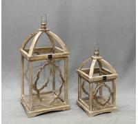 Lanternes en bois LOKKE, lot de 2 : 28 x 28 x 60,5 cm + 20,5 x 20,5 x 40,5 cm, bois naturel clair, 2 pièces