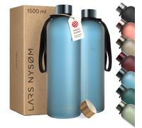 LARS NYSØM Gourde 1,5l - Bouteille d'eau - Tritan Gourde Sport Ultralégère | Bouteille d'eau en Tritan - 2 Couvercles Inclus - Idéal pour le Sport le Bureau le Yoga - Sangle de Transport Ergonomique