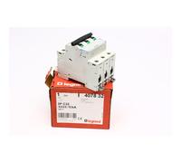 407832 Disjoncteur triphasé 32A - 3P Courbe C - 6/10kA - À vis - Legrand DX3