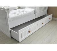 Lit et table de nuit - une combinaison élégante et pratique pour la chambre d'enfant
