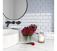 Livelynine Credence Adhesive pour Cuisine Effet Inox Argent Carrelage Adhesif Mural Cuisine Effet Metal Brossé 30x30CM Imperméable Dalle PVC Adhesive Murale Salle de Bain Metro Dalle 3D, 4 Pièces