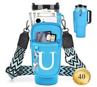 LOKASS Porte-bouteille d'eau personnalisé avec sangle pour accessoires de tasse Stanley, 1,2 l, initiale pour porte-gobelet Stanley, sac de transport avec poche pour téléphone, porte-gobelet mains