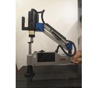 Machine de taraudage vertical - Machine de perçage et taraudage à chaud - M3–M16 - 220 V - Électrique - Usinage de précision - Conformité RoHS