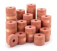MAVANTO 30x Bois de Cèdre Antimites pour Armoire et Cintres - Anneaux en Cèdre Naturel Contre Les Mites des Vêtements - avec Papier de Verre