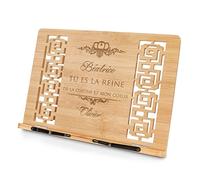 Maverton Pupitre Livre pour femme - Support de Lecture personnalisé - 24cmx39cm - Bois de bambou - Angle d'inclinaison réglable - Pour livre de cuisine - Pour Anniversaire - Reine