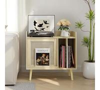 Meuble de rangement pour disques en bois clair avec des éléments en rotin. Meuble bas pour vinyles avec 2 compartiments pour vinyles et façade en rotin. Table basse en bois naturel pour platine vinyle