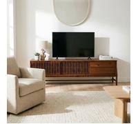 Meuble TV ADAMO L 180 cm en Bois Massif Couleur Châtaignier avec 2 Portes Coulissantes, 2 Tiroirs, Design Chaleureux à Lamelles, Meuble Télé avec Rangement Varié, Convient pour TV jusqu'à 203 cm (80")