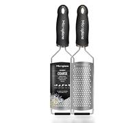 Microplane Râpe de Cuisine Gros Grains pour Le Fromage, Carotte, Gingembre, Noix de Coco, Noix et raifort en Noir et en Acier Inoxydable