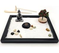 Miniature jardin zen avec sable, pierres et râteau en bois, idéal pour un bureau ou un intérieur