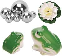 MURISE Lot de 2 mini décorations d'étang - Grenouille flottante en céramique - Avec boules flottantes argentées et lotus et feuilles - Pour mini étang, terrasse, bassin en zinc - Fontaine solaire
