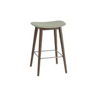 Muuto Tabouret Fiber Bar Stool 75 cm dusty green. pieds lasurés marron foncé