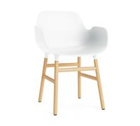 Normann Copenhagen Chaise avec accoudoirs Form white. pieds en chêne