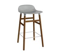Normann Copenhagen Chaise de bar Form Chair pieds en noyer Gris