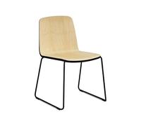 Normann Copenhagen Chaise Just frêne. placage. bord noir. structure en métal noir