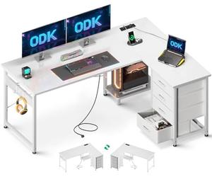 ODK Bureau d'angle avec 4 Tiroirs, 135×100 cm Bureau en L avec Prises de Courant et Ports de Charge USB, Table Angle avec Rangement Réversible pour Travailler et Jouer, Blanc