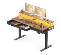 OffiGo Bureau Assis Debout avec 3 Tiroirs, 140cm Bureau Gaming, Marron | Support de moniteur, bureau électrique réglable en hauteur, chargeur intégré, LED, idéal pour le télétravail