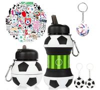 OPVXZAD Gourde de football 550 ml, bouteille d'eau en silicone & porte-clés de la Coupe du Monde de football & set d'autocollants sport pour garçons, adultes, amateurs de sport