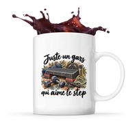 Otshirt Mug Juste un gars qui aime le step | Tasse Céramique 330 ml Recto Verso Passe au Lave-Vaisselle | Café Thé Bureau Maison | Idée Cadeau Sportif Collègue Noël Départ