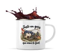 Otshirt Mug Métal Émaillé Juste un gars qui aime le foot | Tasse de Camping 300 ml Recto Verso Passe au Lave-Vaisselle | Randonnée Bivouac Bureau | Idée Cadeau Footballeur Noël Départ